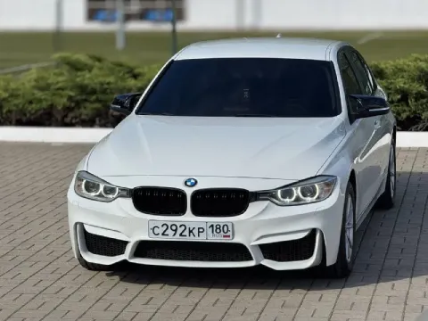 Продаю свою машину bmw f30 рестайлинг год выпуска конец 2013, куплена в 2014 у автомобиля пробег 93.... - фотография