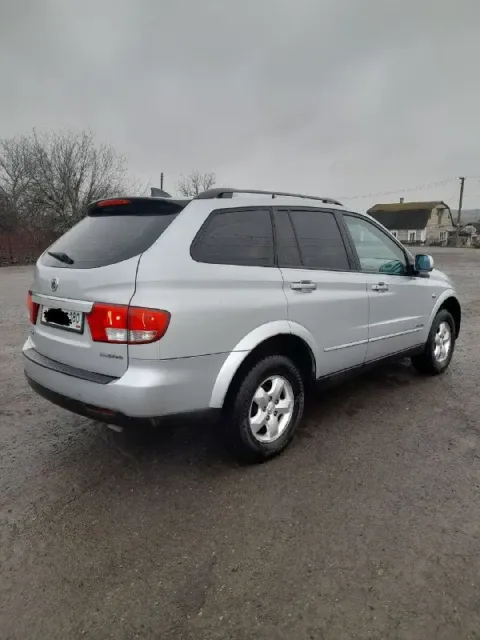Продам ssang yong kyron 2 л дизель, 176000 км пробега, коробка автомат, работает хорошо переключает... - фотография