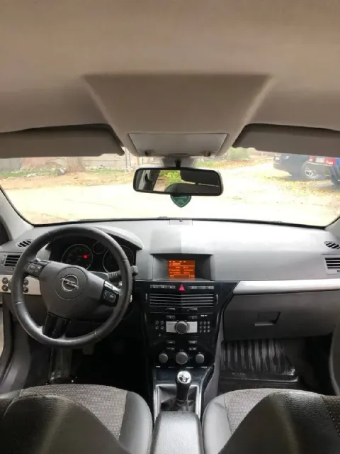 Продам opel астра h рестайлинг комплектация космо 2012 года. пробег: 204.т/км двигатель 1.6 машина в... - фотография