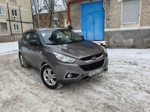 Хюндай ix-35 год 2012 автомат мотор 2 литра работает очень тихо подогрев сидений, кондиционер, машин... - фотография