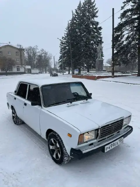 Продам ваз 2107 состояние хорошее автомобиль не крашеный весь в родном окрасе и металле делать нечег... - фотография