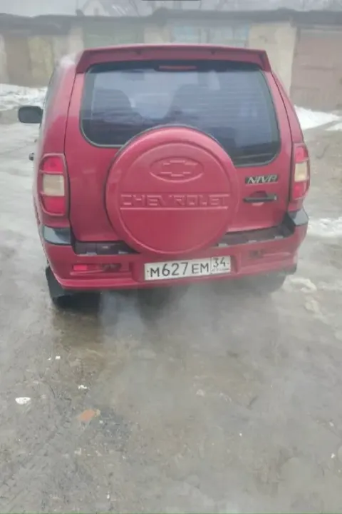 Продам chevrolet niva. Год 2008, двигатель 1.7, цвет красный, привод полный. Один хозяин. Состояние ... - фотография
