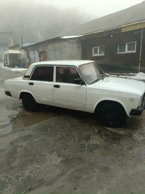 Продам ваз 2107, год выпуска 2008, двигатель 1,5 инжектор, ходовка перебрана, коробка не хрустит не ... - фотография