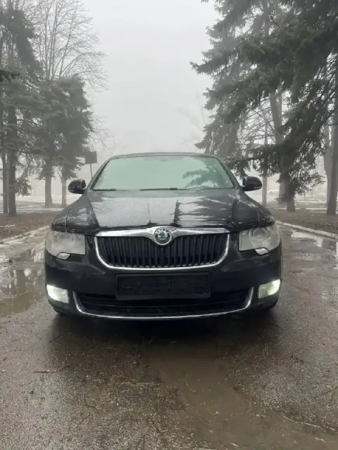 Skoda superb-24.10.2012года рождения!
Пробег -1900000 км (родной)
Владельцев-2
Двигатель -1.8 turbo-... - фотография