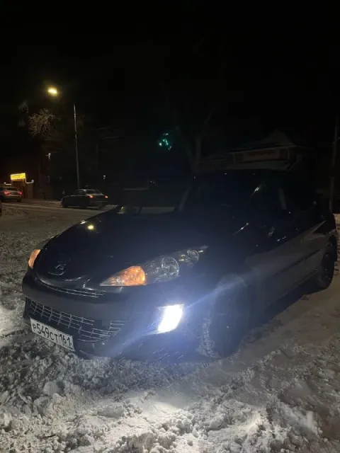 Продается peugeot 308 2010 года 2010 год двигатель 1,6 бензин 120 сил черная на черном салоне состоя... - фотография