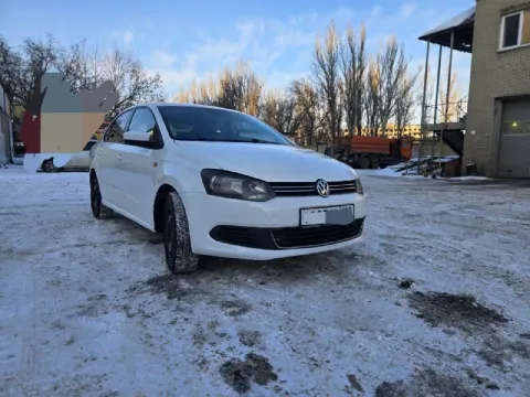 Wolkswagen polo v 2012г мробег 191280 км двигатель 1,6 мкпп отличная музыка новая зимняя резина и ди... - фотография