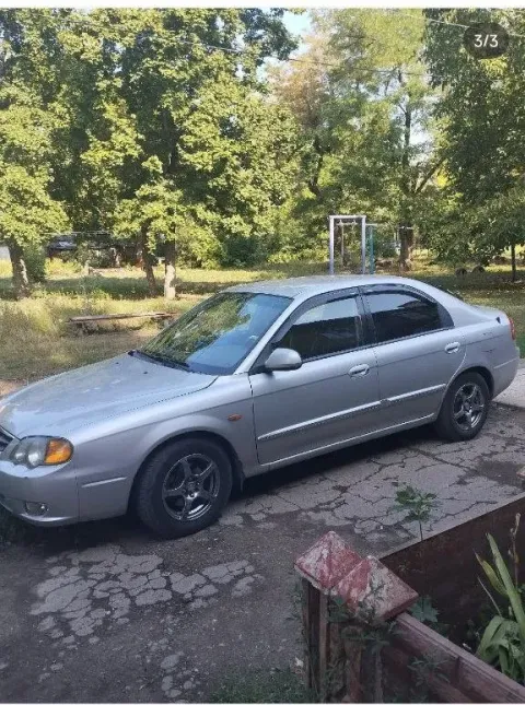 Продам kia шума 2, 2003 года, пробег 300000. Двигатель 1.8, газ-бензин. Имеется магнитола, кондицион... - фотография