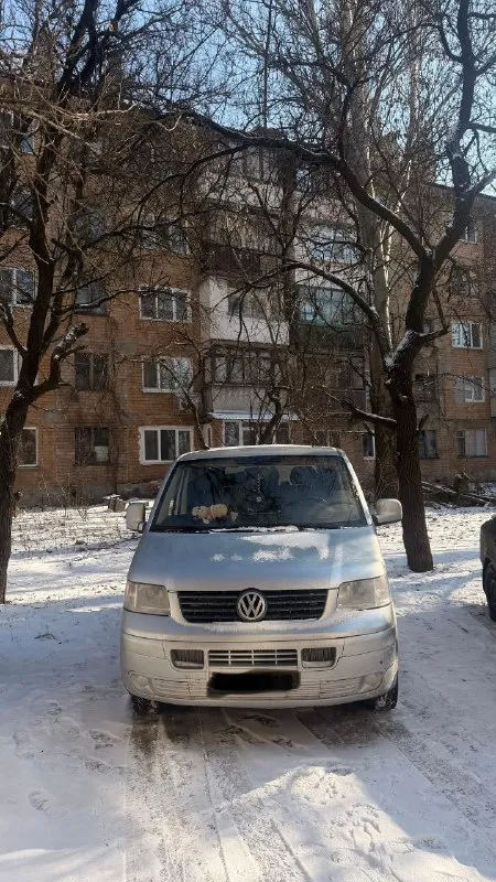 Продам volkswagen transporter t5 2004 год 2,5 дизель 250 тысяч пробега полностью обслужен 7 мест 1,3... - фотография