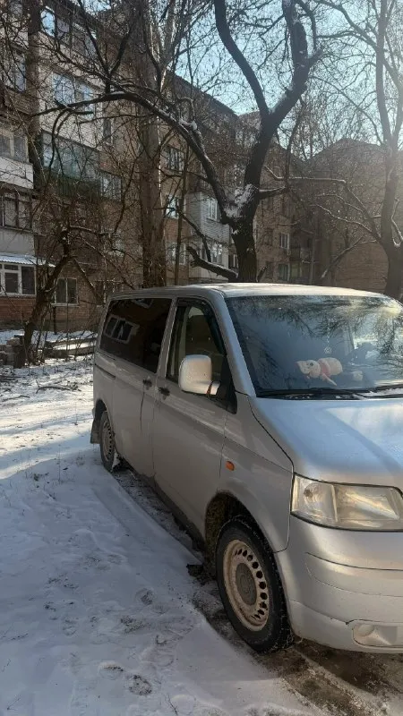 Продам volkswagen transporter t5 2004 год 2,5 250 тысяч пробега полностью обслужен 7 мест 1,3🍋 горло... - фотография