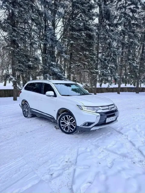 Продаю отличный японский кроссовер mitsubishi outlander, 3 рестайлинг. Автомобиль очень надёжный, вм... - фотография
