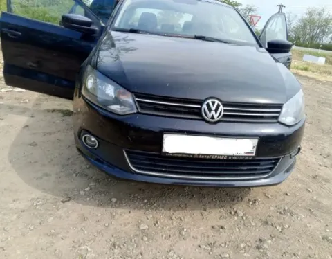 Очень срочная продажа. цена 675 тыс руб торг у капота. volkswagen polo 2012 год. 1.6 mpi, механика.... - фотография