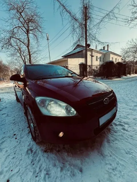 Кia ceed. 1.6 бензин. Акпп. Год 2010. Пробег 272 000. Машинa в отличном состоянии. Полностью обслуже... - фотография