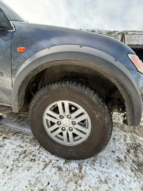 Mitsubishi l200 год 200 продам пикап в нормальном состоянии двс в хорошем состоянии масло не потребя... - фотография