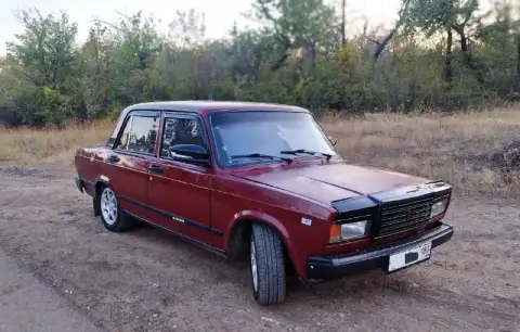 Продам ваз 2107 год-1982 двс-карбюратор/1.5 кпп-5ступка центральный замок 🔐 2 комплекта колёс, зима ... - фотография