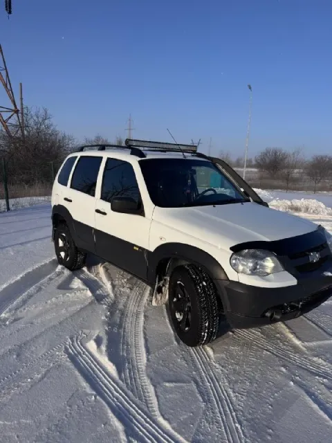 Продам chevrolet niva 2016 года
Заводской обвес off road
Отличный хозяйский автомобиль
Сел и поехал
... - фотография