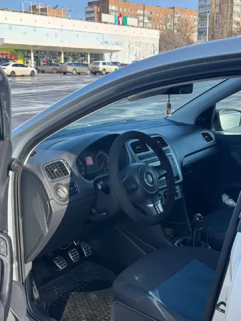 Продам volkswagen polo в комплектации sochi edition год выпуска-2013 объём двигателя-1.6( отличный,... - фотография
