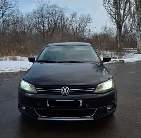 Продам volkswagen jetta, 2011. с цепным и очень надёжным 2.5 двс в связке с айсин. новых красивых ди... - фотография