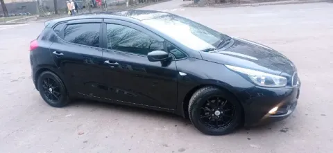 Kia сид 2014 года. Отличное состояние, обслужен. Пробег оригинальный 170 т. 1,4 атмосферный на 6 ст ... - фотография