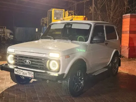 Продам, город донецк. Niva legend 2023 года, пробег 27500 км. Состояние хорошее, обслужена, вложений... - фотография