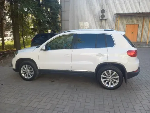 Volkswagen тигуан. европеец. год выпуска 2011.рестайлинг. пробег 219.000 т. км. мотор 2.0 бензин. ко... - фотография