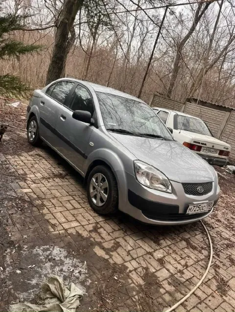Продам kia рио 2009 год, пробег 15 000, один хозяин, покупалась в салоне при украине. Цена 650 000, ... - фотография