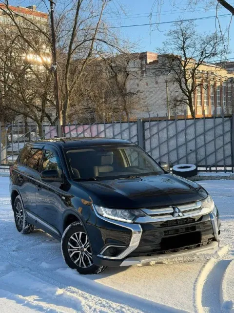 В продаже mitsubishi outlander 2017 года выпуска! автомобиль на бензиновом моторе объемом 2.0 литра,... - фотография