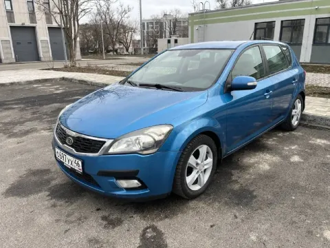 Продам kia сид в прекрасном состоянии. Все работает в штатном режиме. Сухой не дымит не троит масло ... - фотография