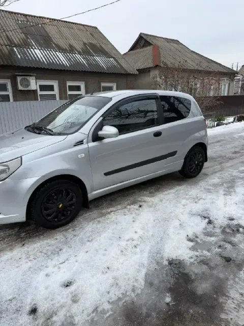 Продам chevrolet авео 2008г,3дв хетчбек двигатель 1.5,пробег 201000км, кпп механика. Авто с салона в... - фотография