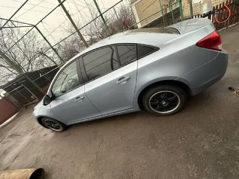 Продам   chevrolet cruze 2010 года 146 тыс пробега, я собственник, по технике без нареканий на 5+ вс... - фотография