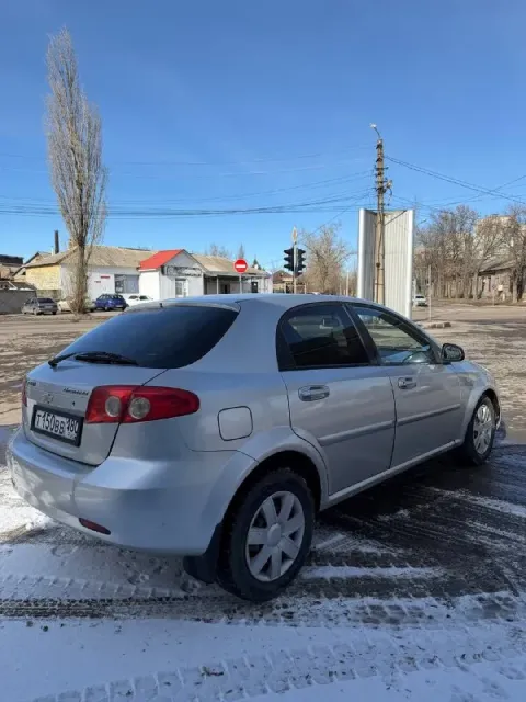 Продам chevrolet лачети 2005 года выпуска. Двигатель объемом 1.6. Механическая 5-ст. Кпп пробег 211 ... - фотография