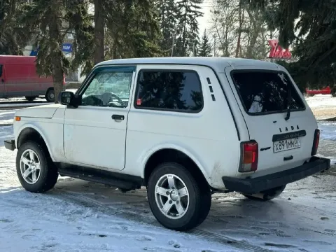 Продам нива‼️ год -2014 обьём 1,7 авто без вложений. Двигатель работает отлично кпп переключает как ... - фотография