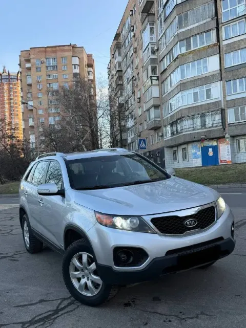 В продаже большой семейный автомобиль kia sorento 2012 года выпуска
Автомобиль на бензиновом двигате... - фотография
