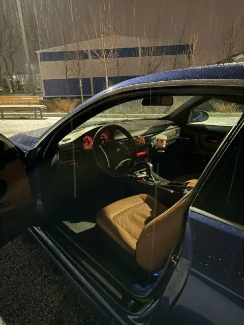 Продам bmw e92 330i серии в кузове купе, 2008 года выпуска. задний привод и мощный двигатель 3.0 ат... - фотография