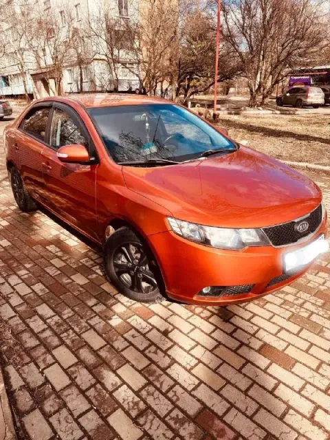 Kia cerato 2 1.6l 2009 г. Корейская сборка. Машина вся в заводском окрасе без дтп, капот частично в ... - фотография