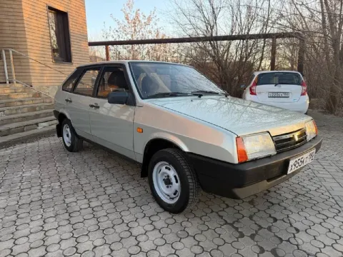 Ladа 2109 2002 год !!!! 28 тыс км!!!! вся в родне!!!! один хозяин!!!!! 1,5 бензин карбюратор даже ре... - фотография
