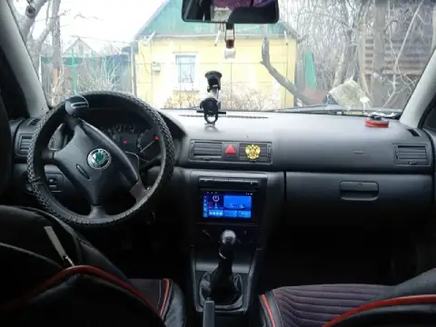 Продам skoda октавиа тур в нормальном состоянии 2008г двс 1,6 работает хорошо коробка норм, ну надо ... - фотография