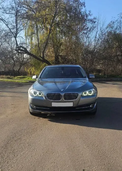 В продаже bmw 5-series f10 520i at 2011 года (на дороги выехала в 2012 году) цена: 1 550 000 ₽. сроч... - фотография