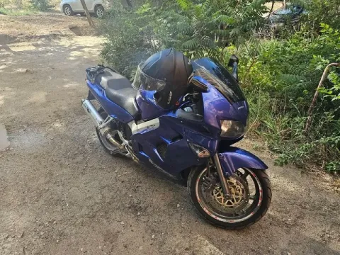 Продам honda vfr800 2001 г 800 кубов резина вся новая произведена замена масла, свечей, фильтров нов... - фотография