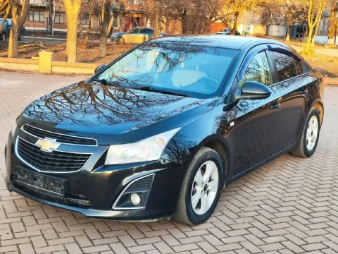 Представляем chevrolet cruze 2013 🚗 — практичный и экономичный седан с узнаваемым дизайном и сбаланс... - фотография