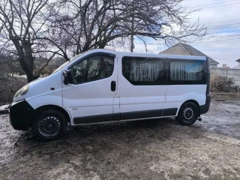 Продам opel виваро 2006г. легковой пассажирский,7+1 мест, на уверенном ходу, не битый, зимняя резина... - фотография