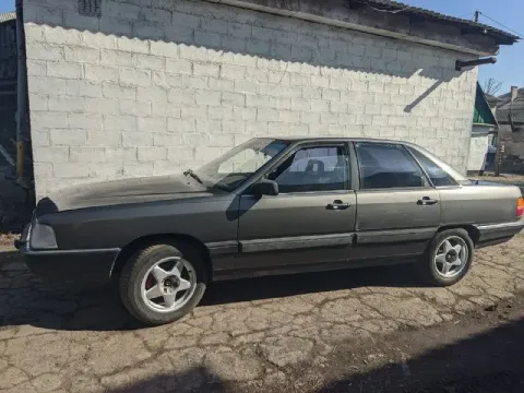 Audi 100 с3, 1983, 150 т. р. двигатель 2.3. колёса r15. продажа по техпаспорту. г. шахтёрск +7949465... - фотография