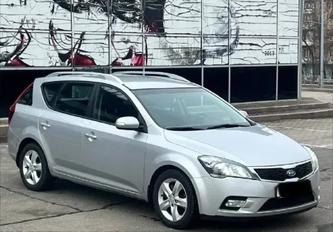 Kia ceed ed (рестайлинг) -сборка словакиа -γод 2010 -мотоp 1.6 цепной -кππ мeхaникa(5-ти ступка) -πp... - фотография