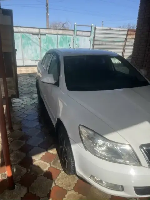 Продам skoda октавия, 2012г, дв 1.8 турбо, акпп автоматическая, пробег 200тыс. Км. Без вложений сел ... - фотография