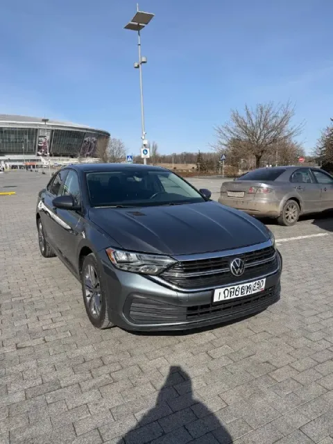 В продаже volkswagen jetta 2023г. автомат 1.5л turbo, бензин оригинальный пробег 50 000 км r-line па... - фотография