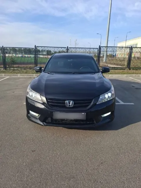 Продам хонду аккорд 9 2013г. пробег 194 000 3.5 ат(281л. с) бензин+газ. салон комбинирванный (анкаль... - фотография