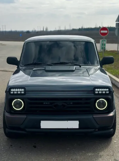 Продам niva urban 4x4 год:2017 двигатель:1.7 коробка:механика пробег:116.000 тыс комплектация: конди... - фотография