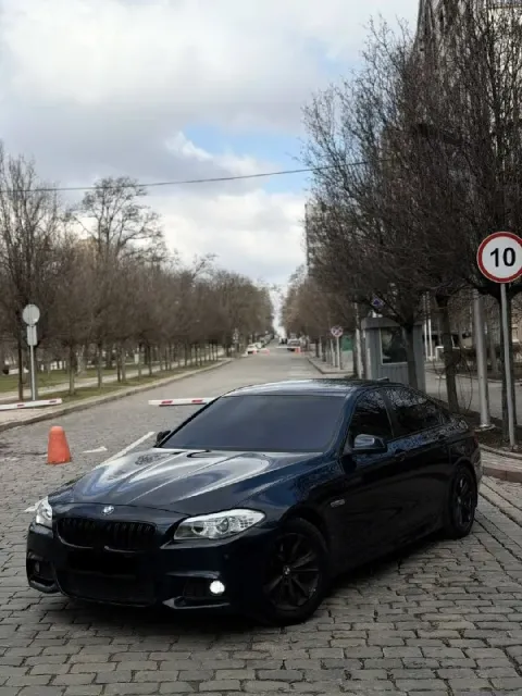 В продаже bmw 5 f10 в заводском м-паке год выпуска 2013 на надежном и едущем моторе 3.0 работает отл... - фотография