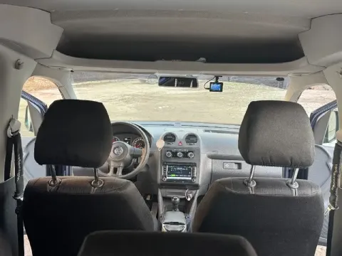 Продаётся volkswagen caddy короткая база 5 мест. двигатель 1,2 турбо (очень экономичный, расход 7л/1... - фотография