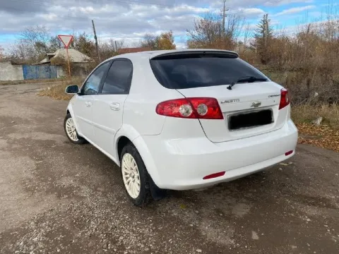 Продам chevrolet лачети 2006г. Объём 1.6л в хорошем состоянии. Летняя резина новая. Учёт 180. Макеев... - фотография