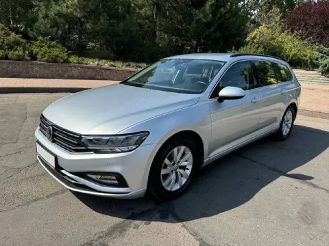 Vw passat variant 1,6 tdi. год выпуска: 2020. пробег: 103 000км. мощность: 120 л. с. стоимость: 2 08... - фотография